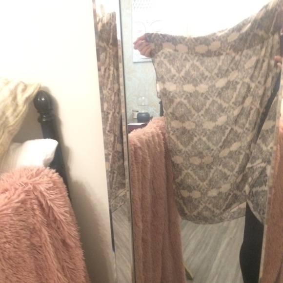 B1G1F 🌸 BNWOT Kimono - Picture 2 of 3